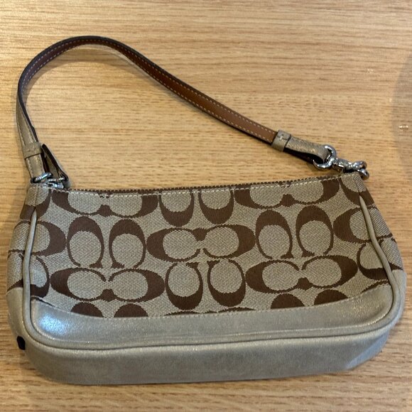 Coach - Picture 2 of 6